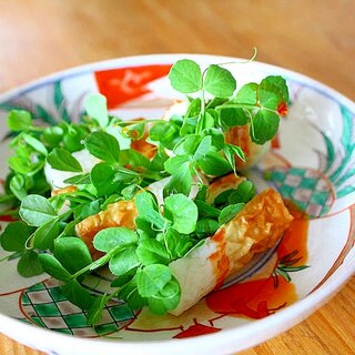 ちくわと豆苗のラー油がけ